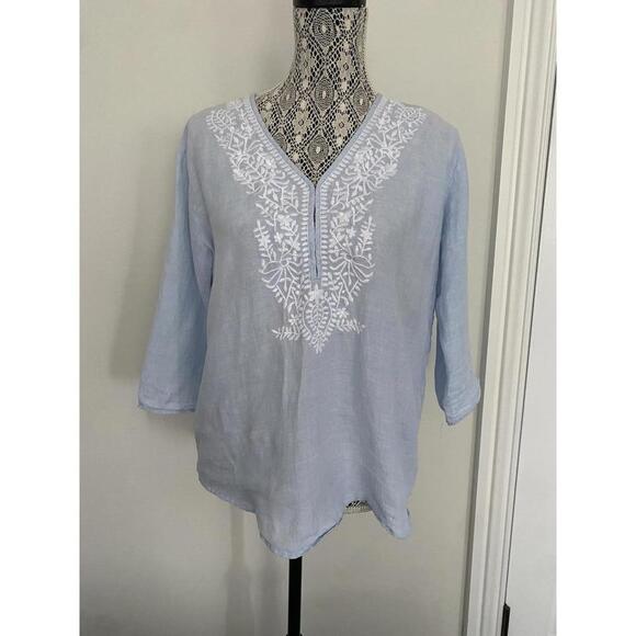 Saks Fifth Avenue Tops - Saks fifth avenue light blue linen embroidered floral coastal 3/4 sleeve top M/L